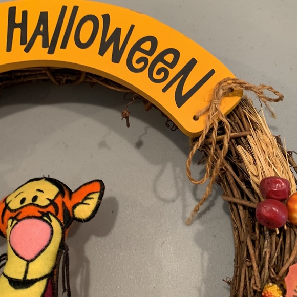 Disney Tigger fall wreath 14” - Picture 8 of 10